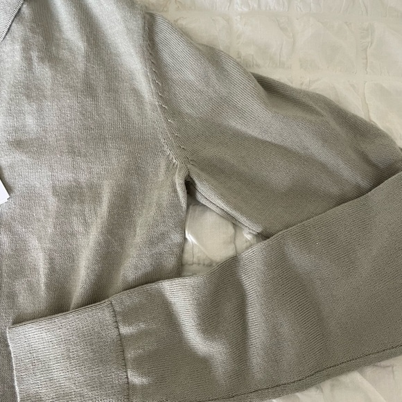 Calvin Klein Gray V-Neck Collar Sweater Soft Knit Classic - Picture 6 of 11